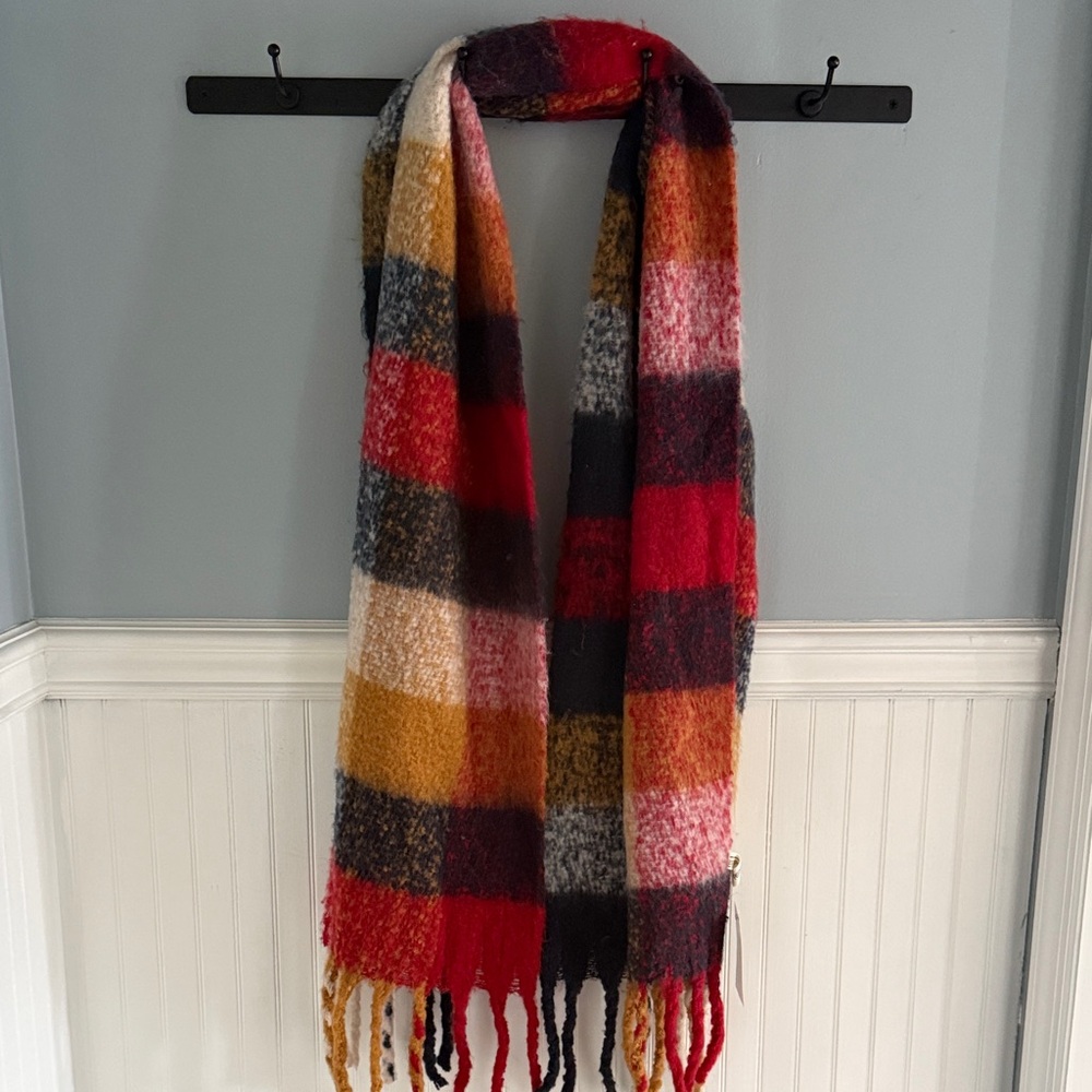 Plaid Multicolor Scarf NWT Llacie Boutique